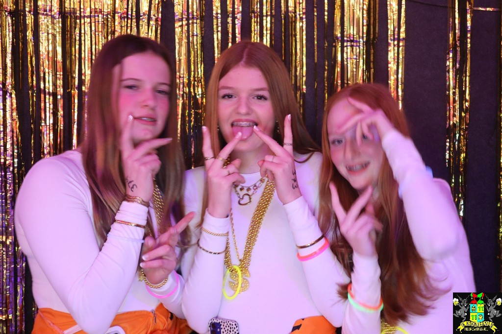 ../Images/Jeugd Opwarmbal Photobooth 087.jpg